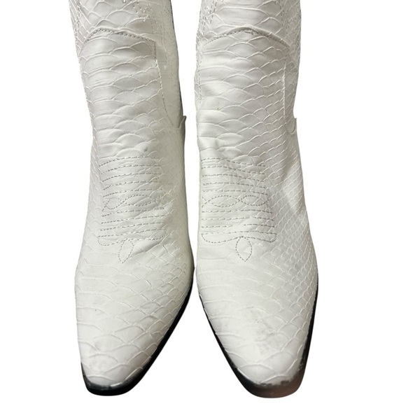 JustFab Sydney Western  White Textured Ankle Boot Sz 8 - Picture 7 of 16